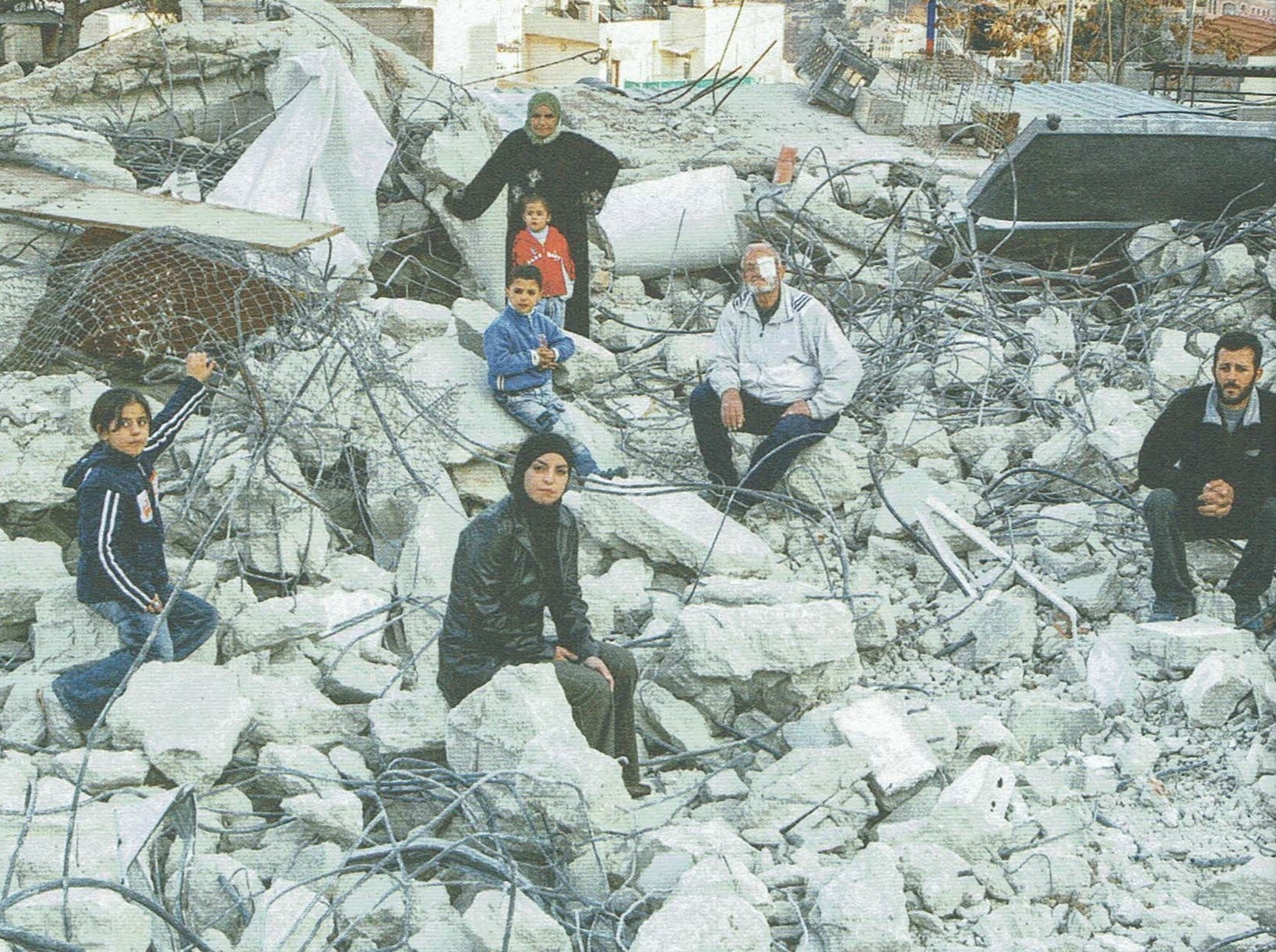 WGT 2024 Zerstörtes Haus mit Bewohnern 2 002