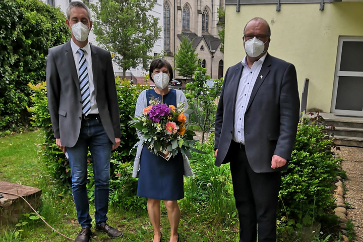 Von links nach rechts: Pastoralreferent Dirk Rudolph, Ernestina Bayer, Pfarrer Gerd Greier C: Margarete Rothaug